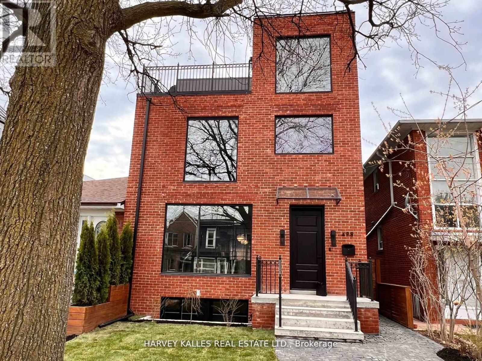 MLS® listing #28785809 for sale located at 498 ROXTON ROAD