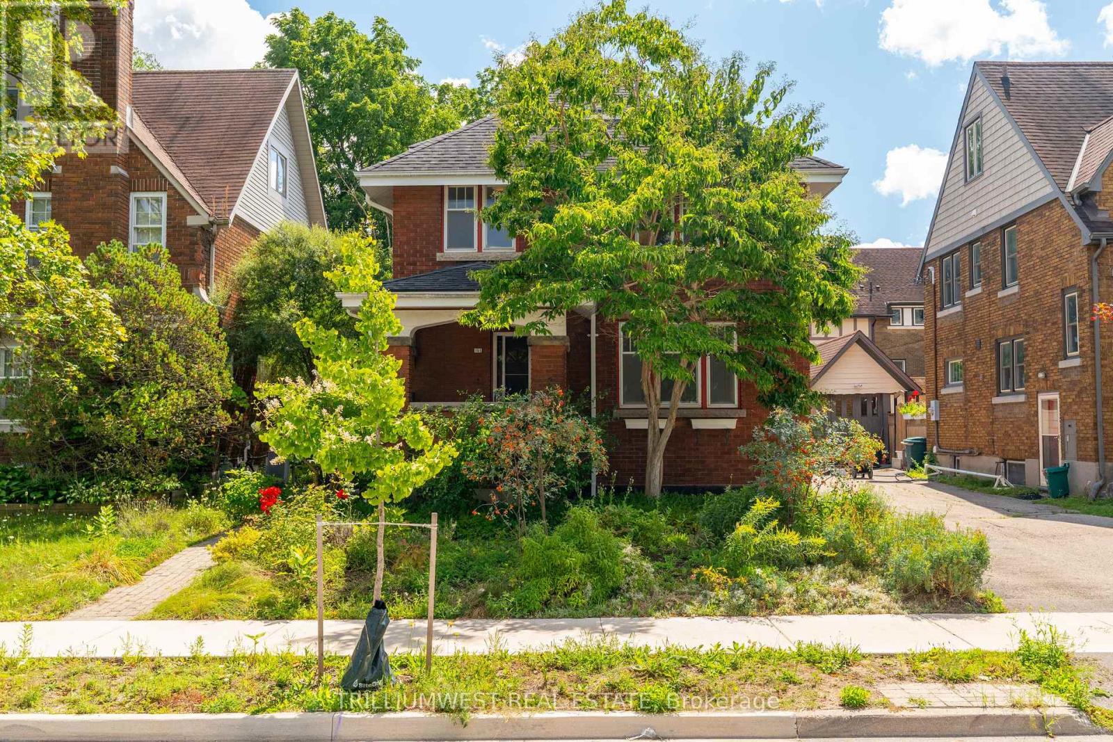 MLS® listing #28797263 for sale located at 151 UNION BOULEVARD