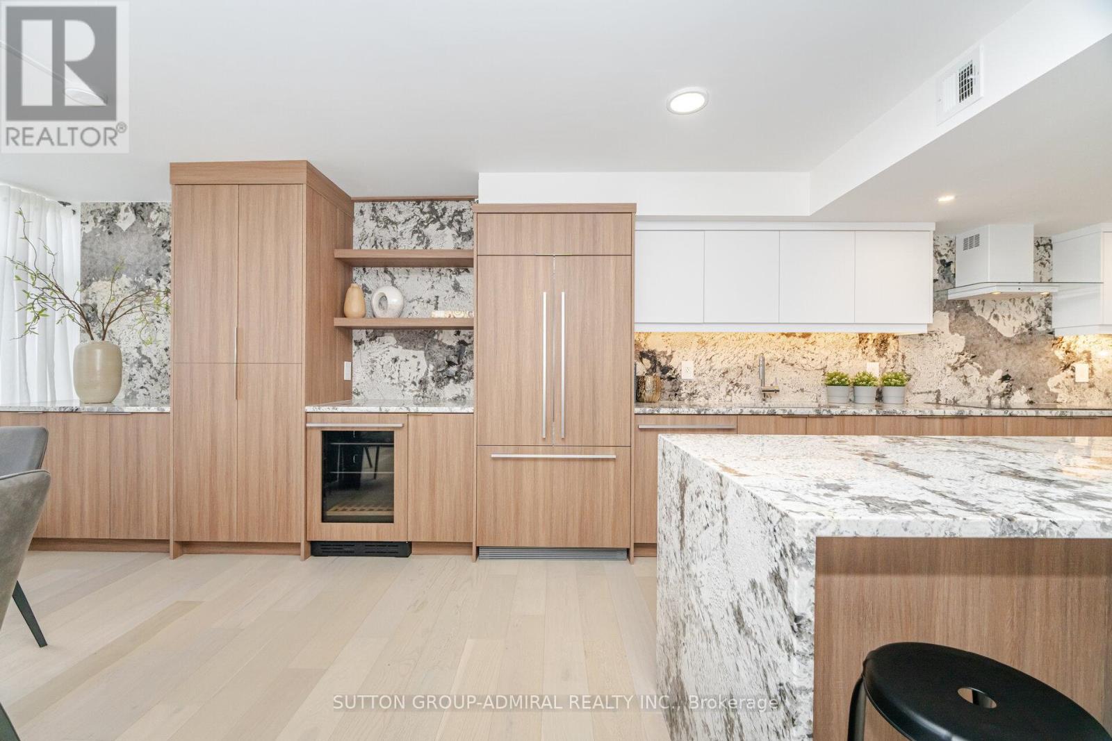 MLS® listing #28800781 for sale located at 902 - 900 YONGE STREET