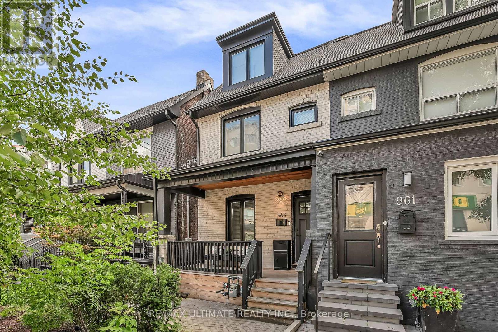 MLS® listing #28804619 for sale located at 963 LANSDOWNE AVENUE