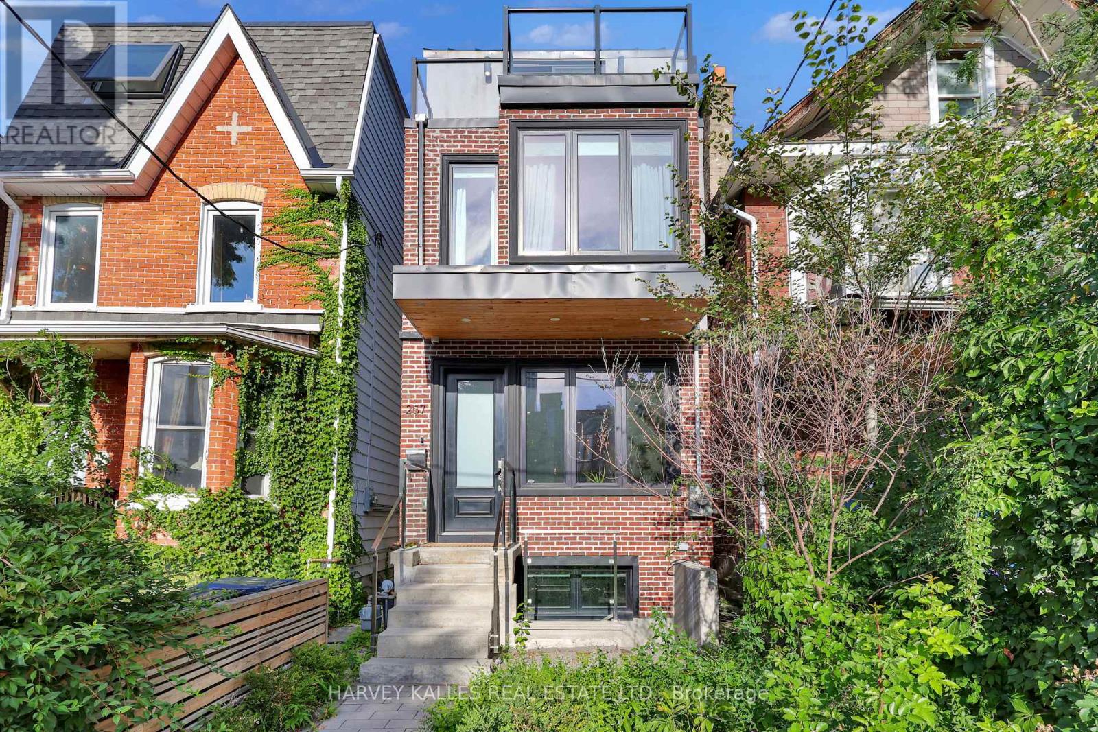 MLS® listing #28807317 for sale located at 257 BORDEN STREET