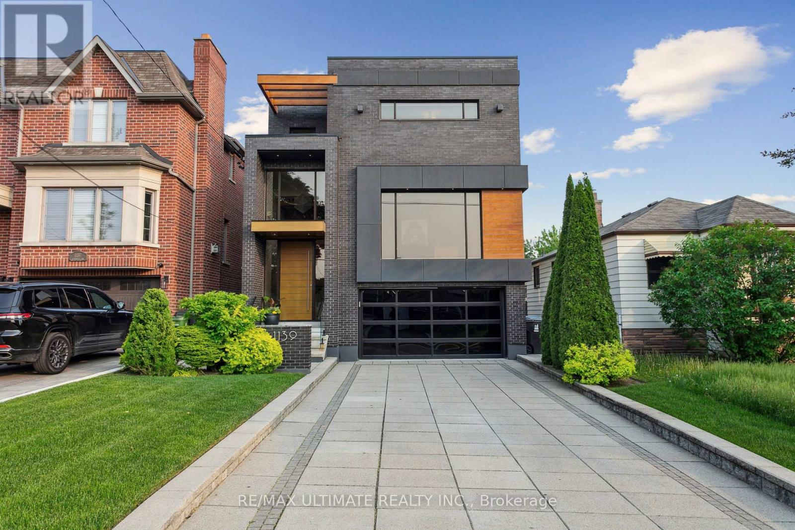 MLS® listing #28811876 for sale located at 1139 GLENGROVE AVENUE W