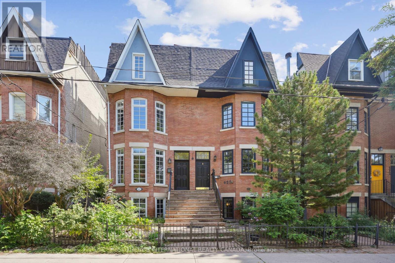 MLS® listing #28813732 for sale located at 425A SACKVILLE STREET