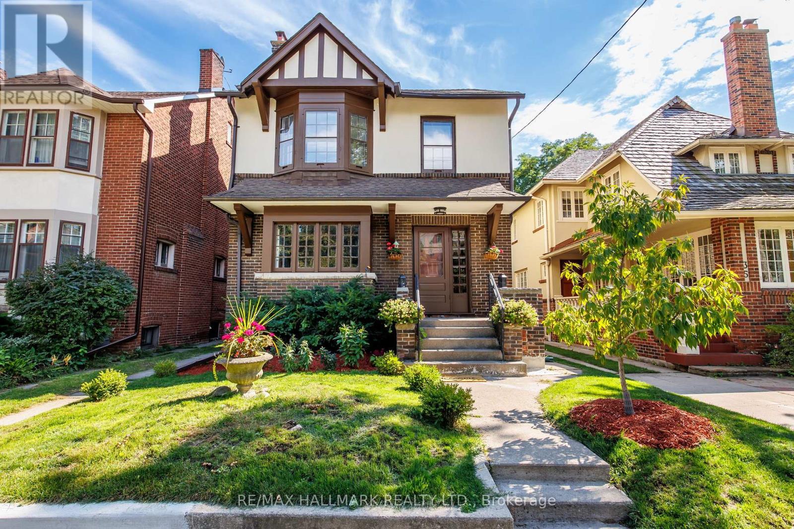 MLS® listing #28818746 for sale located at 33 AUSTIN TERRACE
