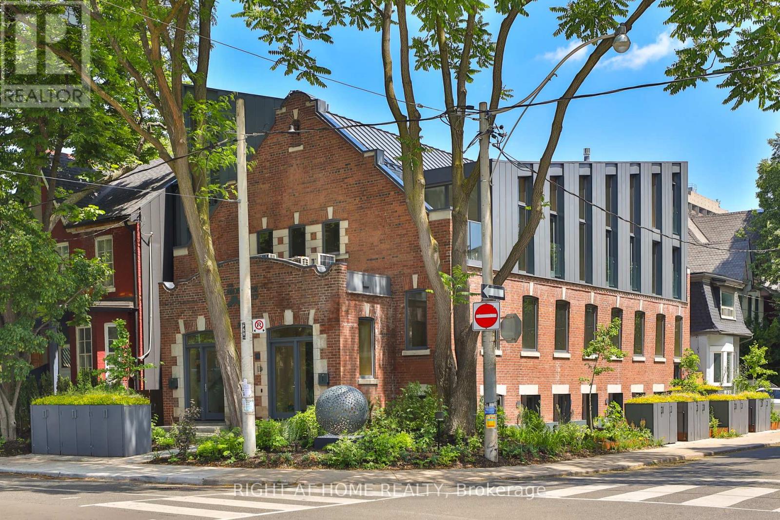 MLS® listing #28818750 for sale located at PH 2 - 225 BRUNSWICK AVENUE