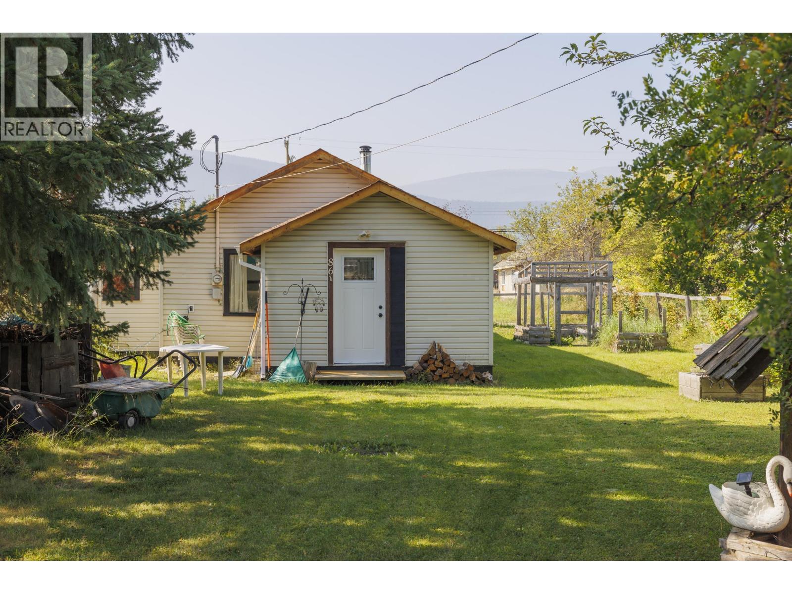 MLS® listing #28821596 for sale located at 861 2ND AVENUE