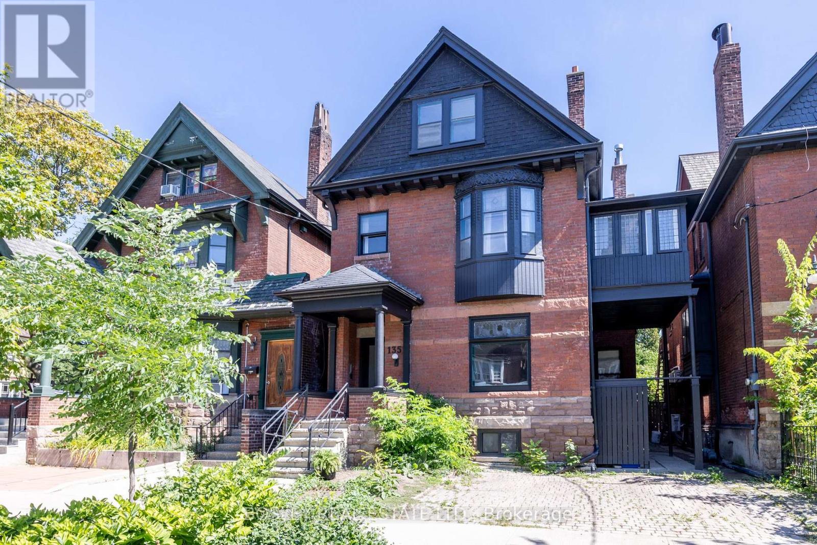 MLS® listing #28829701 for sale located at 135 MADISON AVENUE