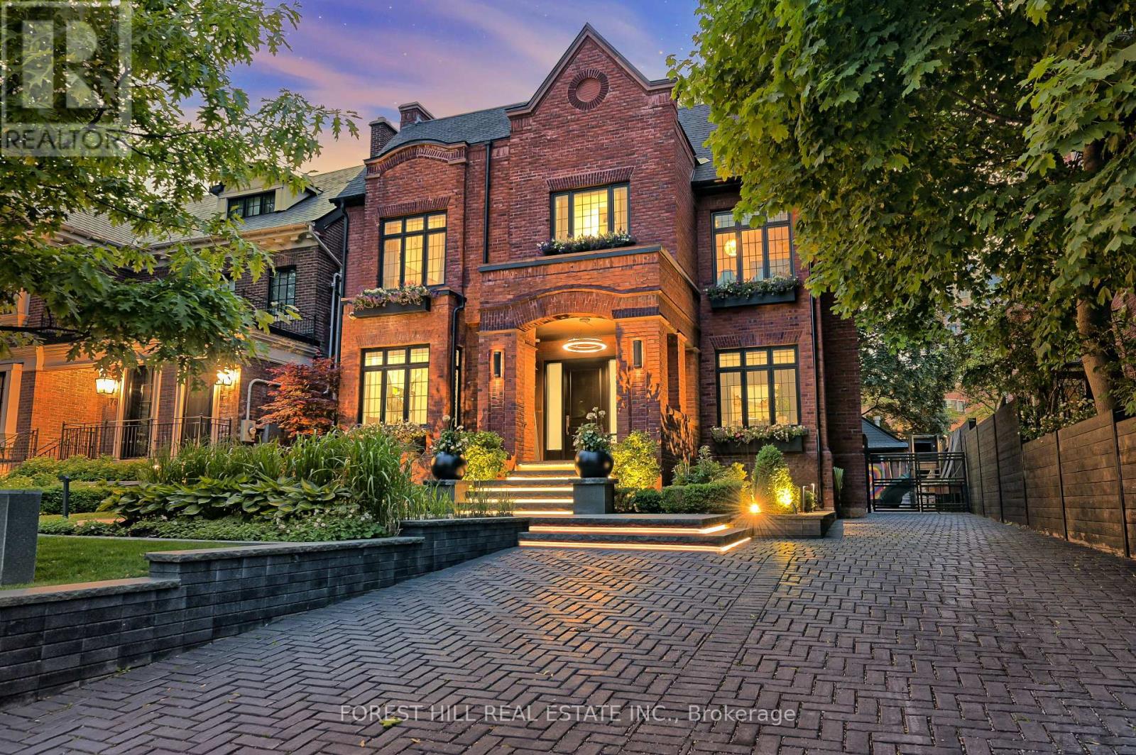 MLS® listing #28830411 for sale located at 176 BALMORAL AVENUE