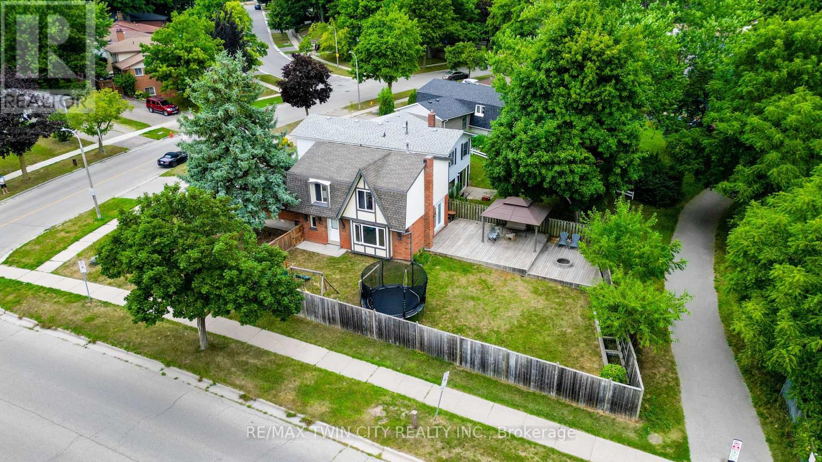 MLS® listing #28832206 for sale located at 204 COUNTRY HILL DRIVE