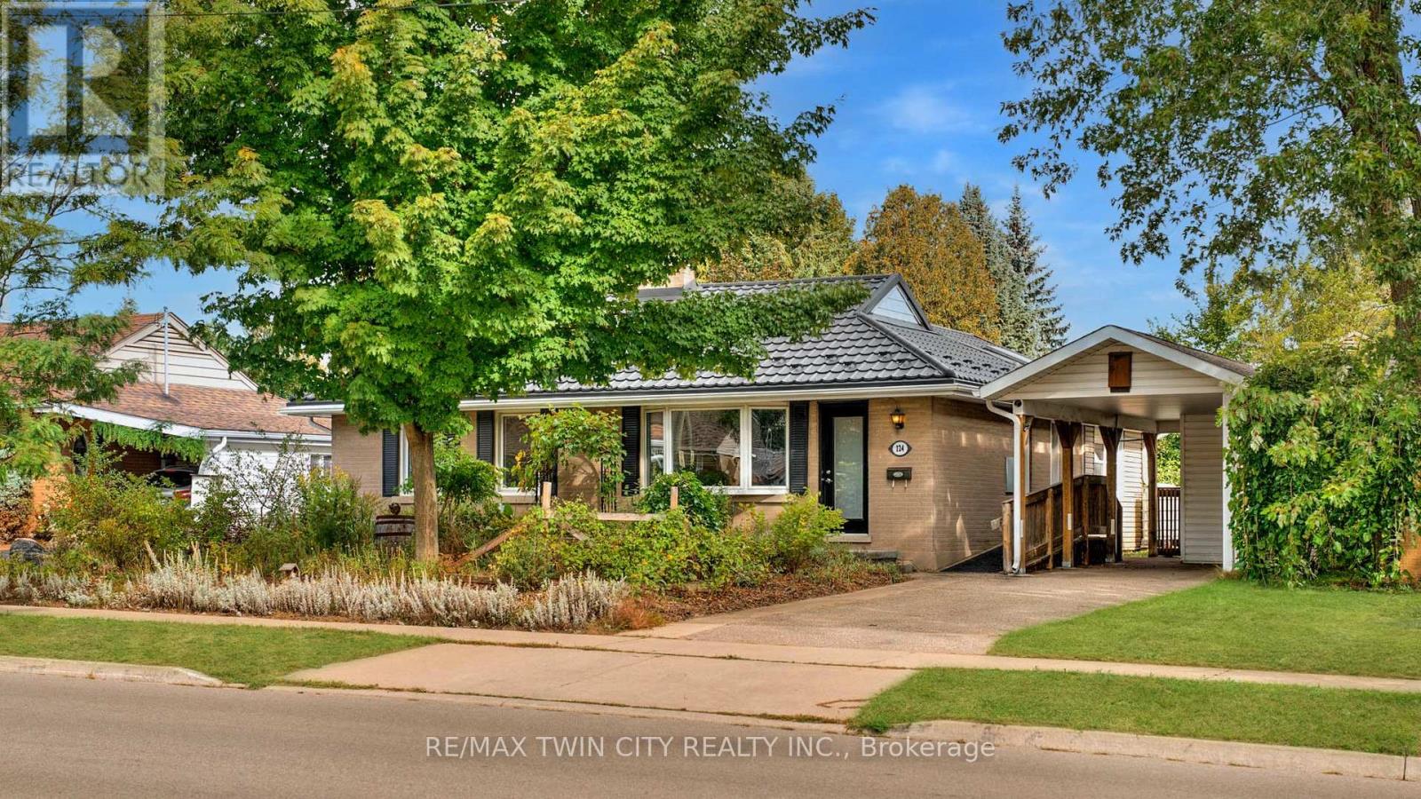MLS® listing #28836621 for sale located at 124 FAIRFIELD AVENUE