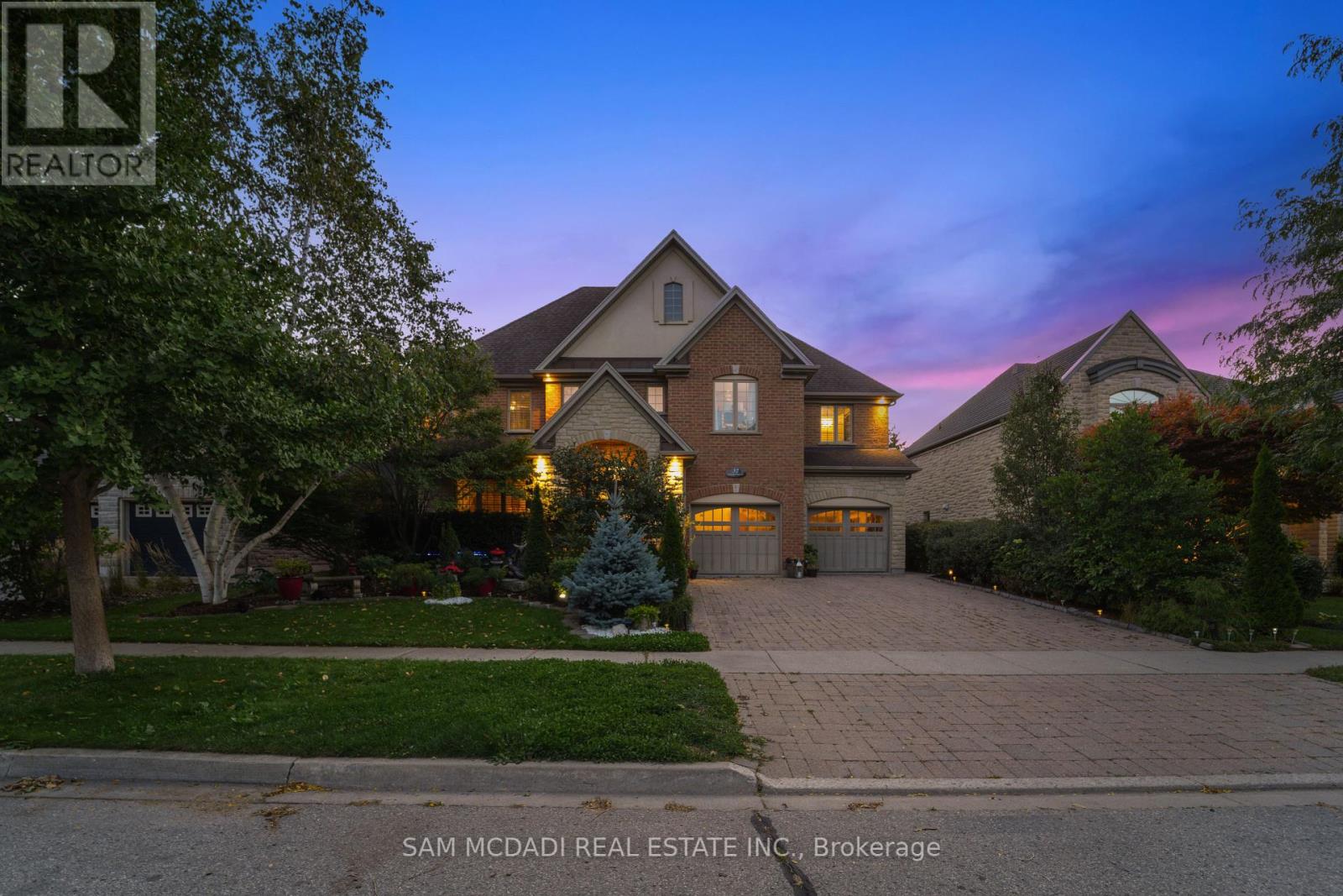 MLS® listing #28839345 for sale located at 32 PENNSYLVANIA CRESCENT