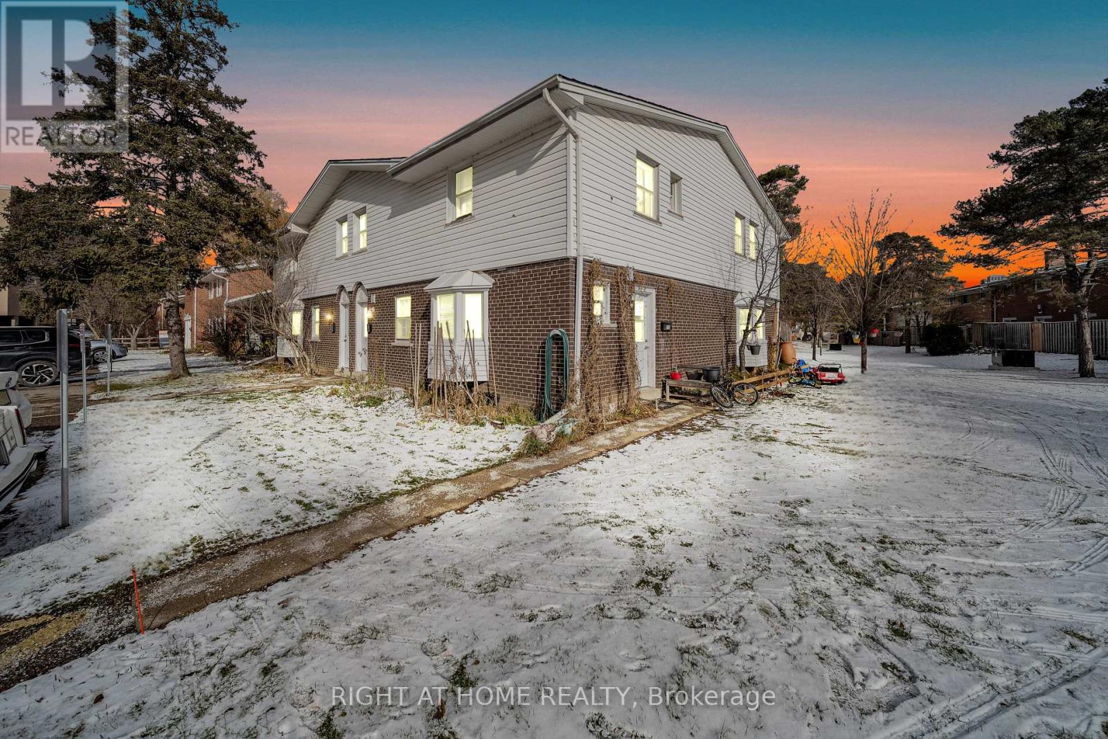 MLS® listing #28840415 for sale located at 272 WESTCOURT PLACE