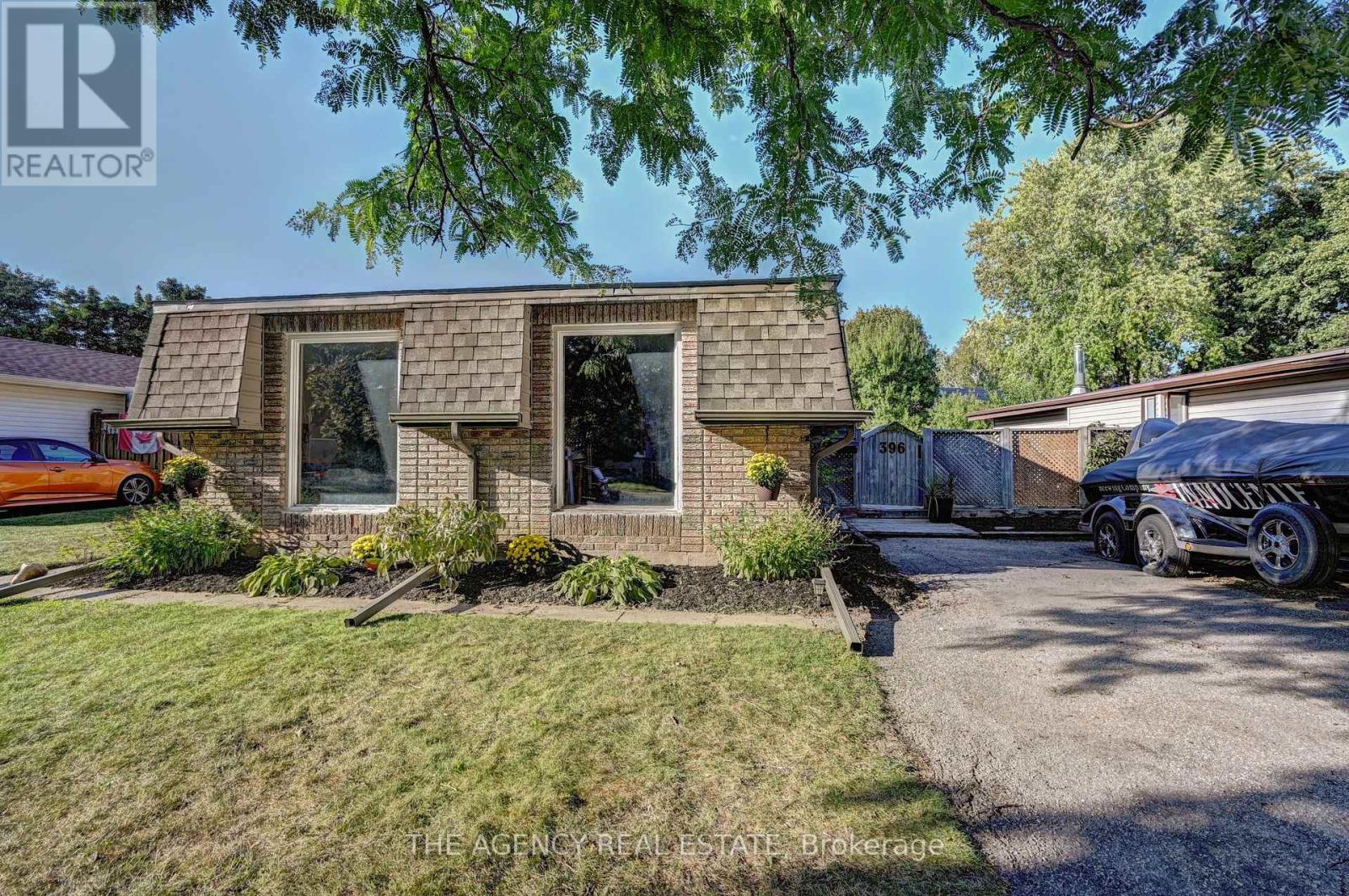 MLS® listing #28843548 for sale located at 396 DUNVEGAN DRIVE