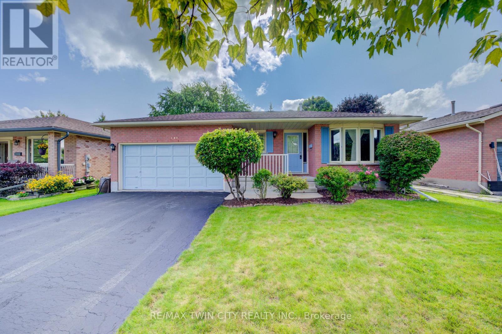 MLS® listing #28844709 for sale located at 489 NORTHLAKE DRIVE