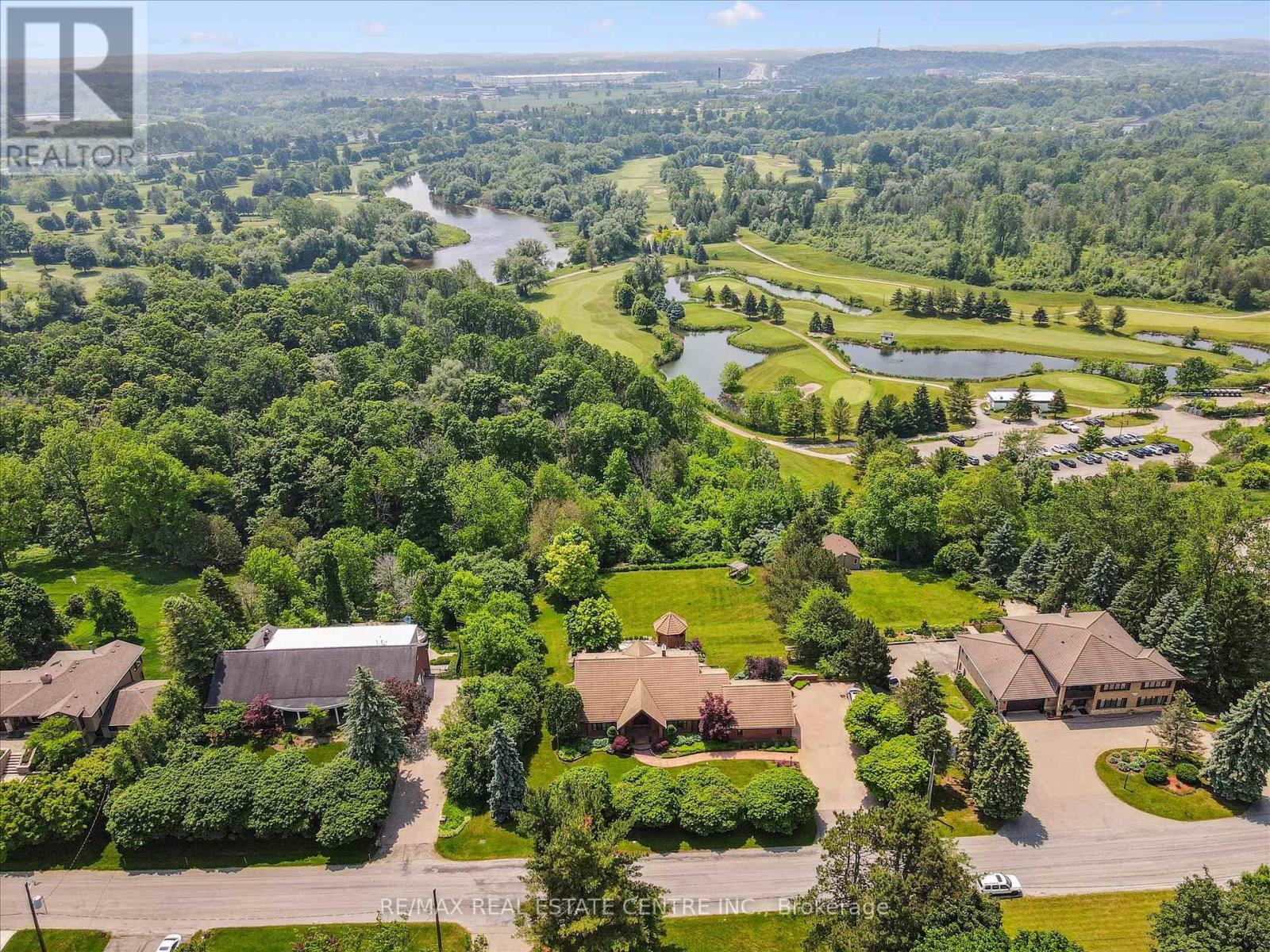 MLS® listing #28845517 for sale located at 211 EDGEHILL DRIVE