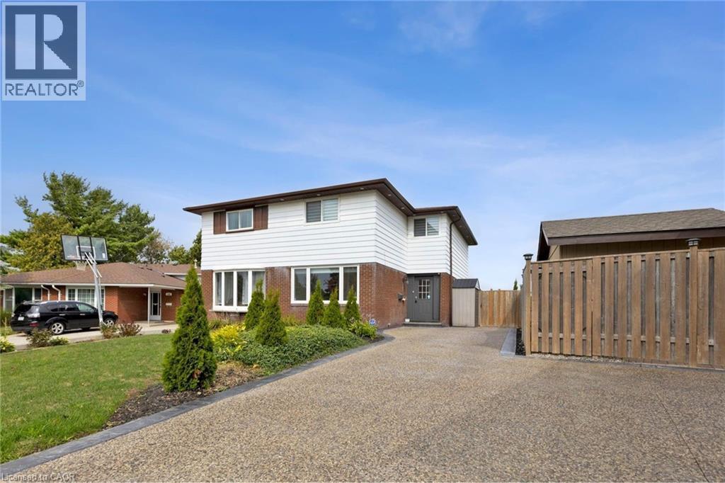 MLS® listing #28845613 for sale located at 122 MOOREGATE Crescent