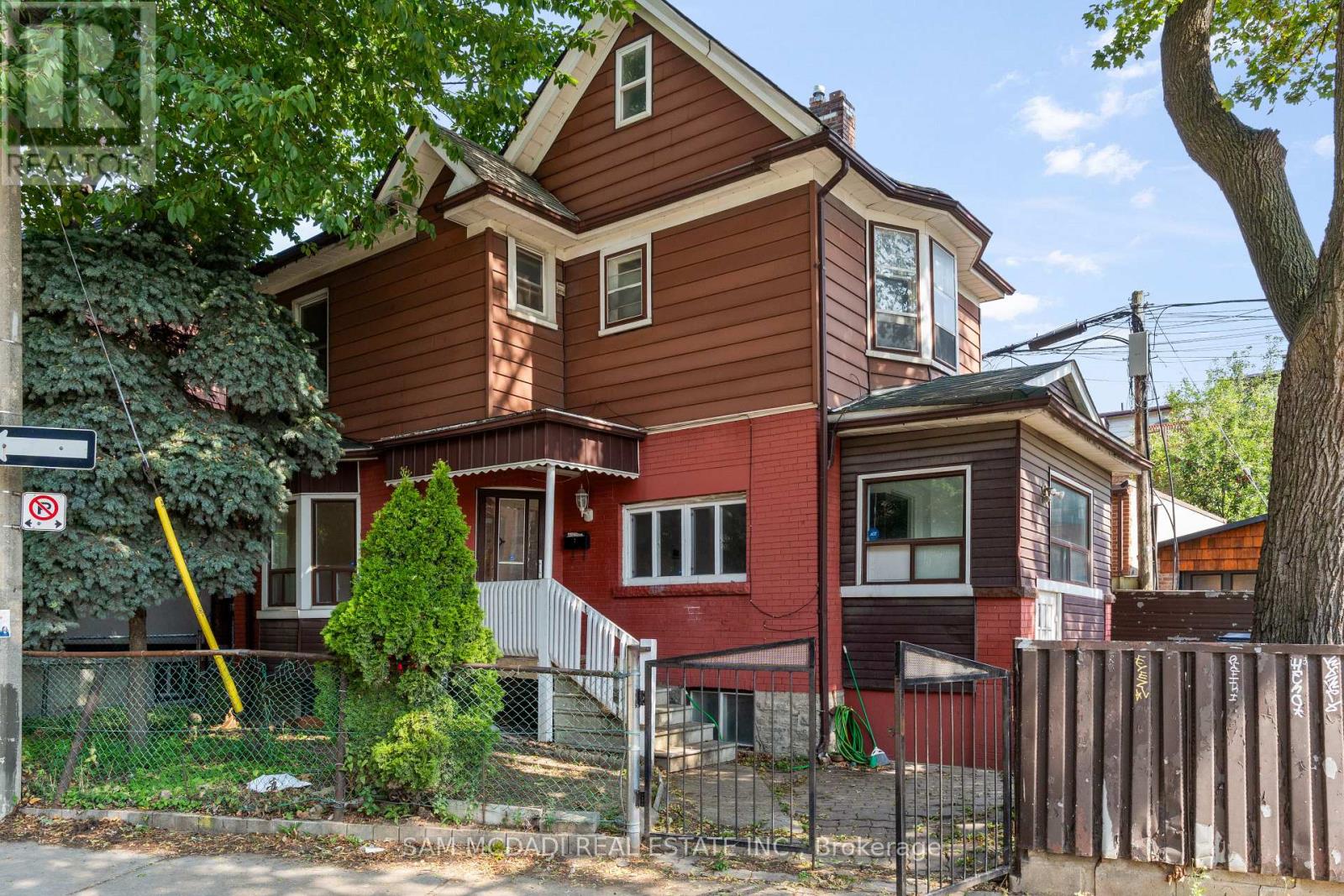 MLS® listing #28845804 for sale located at 415 CRAWFORD STREET