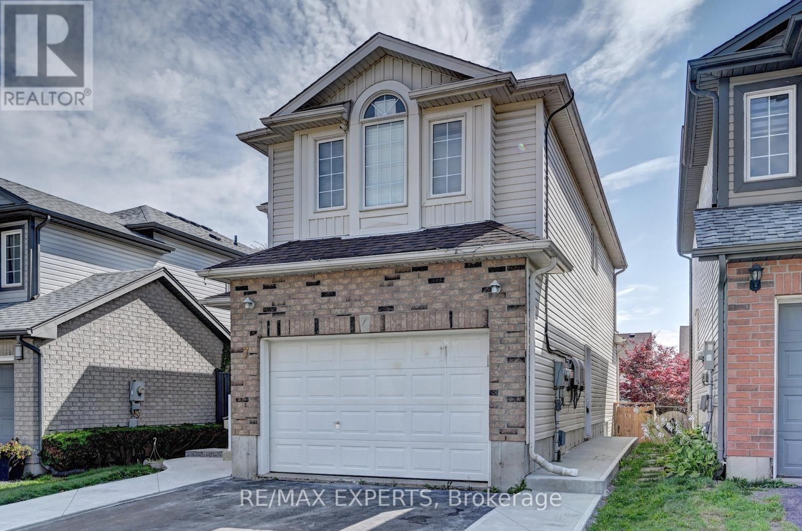 MLS® listing #28853704 for sale located at 7 HENHOEFFER CRESCENT