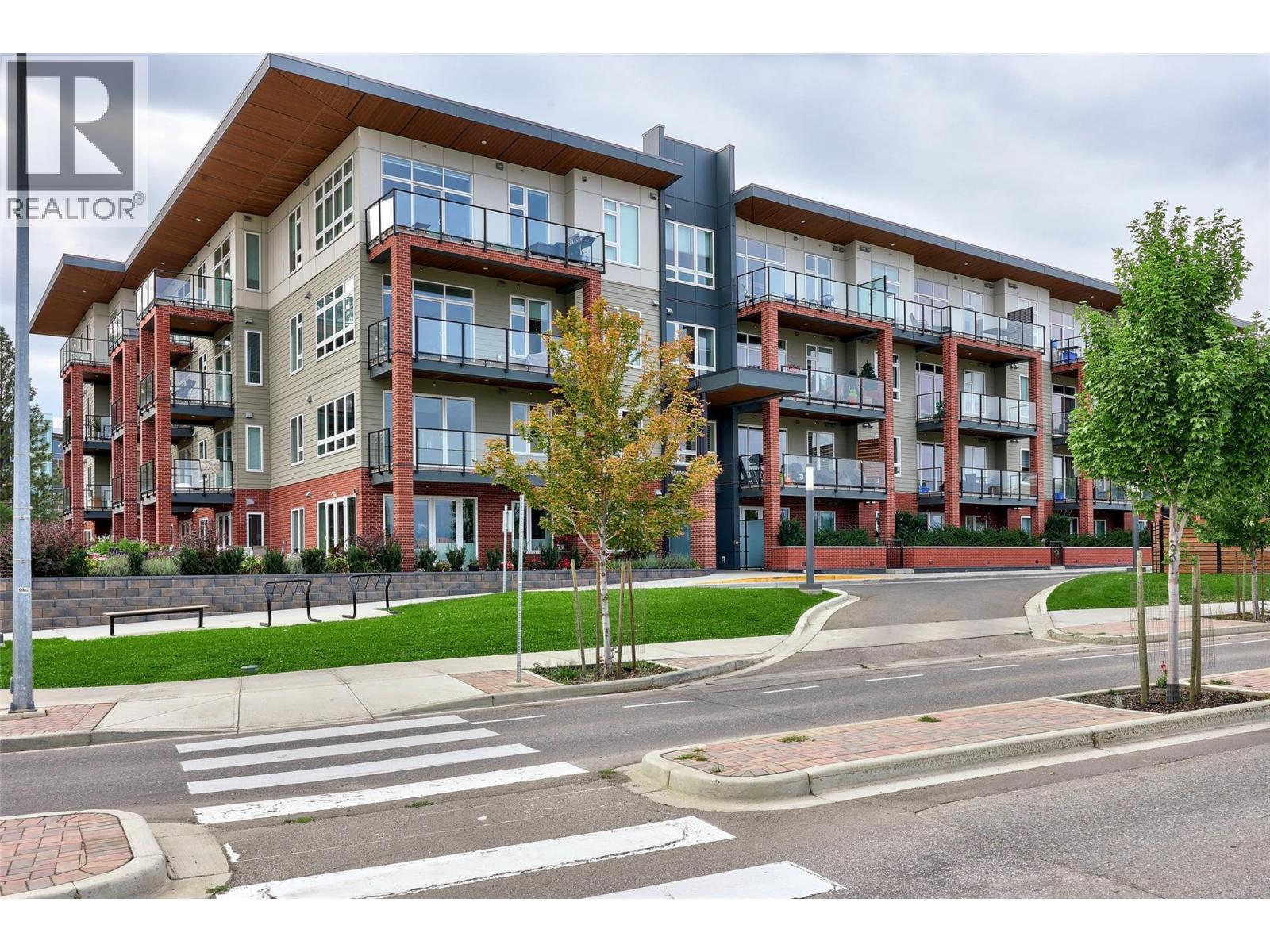 MLS® listing #28854230 for sale located at 885 University Drive Unit# 201
