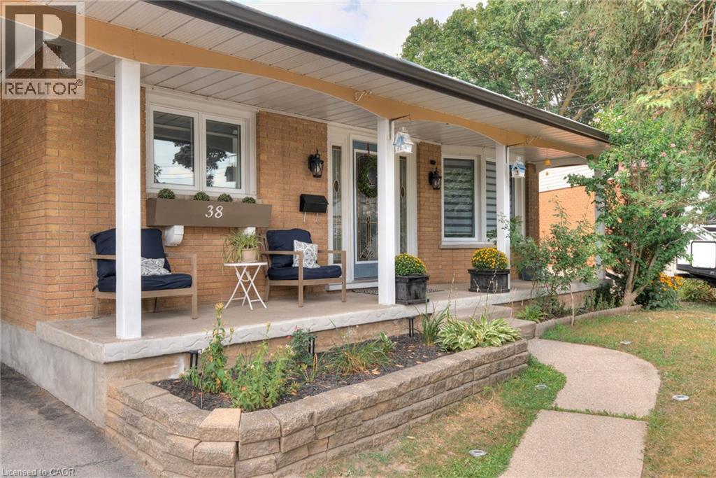 MLS® listing #28861880 for sale located at 38 FAIRLAWN Road