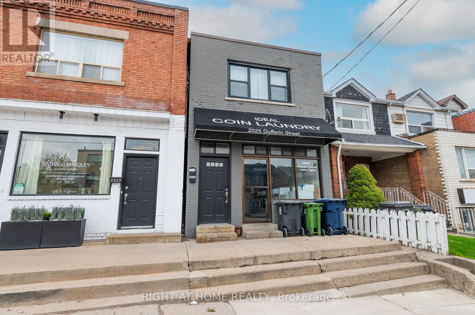 MLS® listing #28862242 for sale located at 2025 DUFFERIN STREET