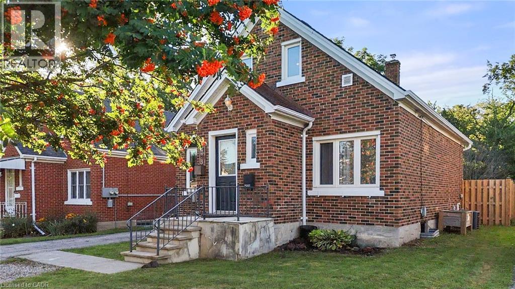 MLS® listing #28862984 for sale located at 473 VICTORIA Street S