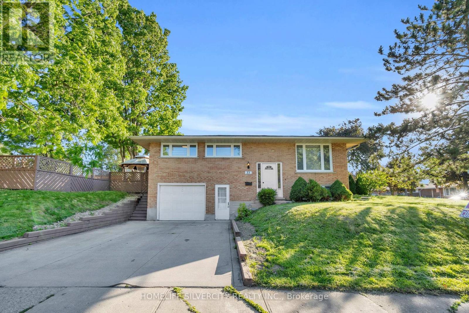MLS® listing #28864367 for sale located at 33 SWEETBRIAR DRIVE