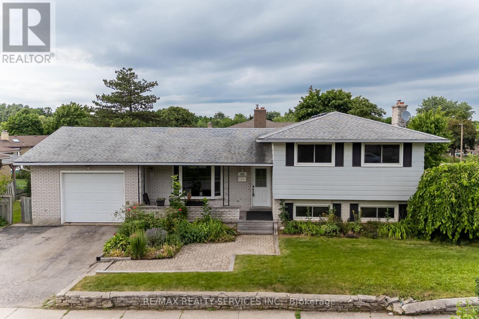 MLS® listing #28864466 for sale located at 560 HIGHPOINT AVENUE