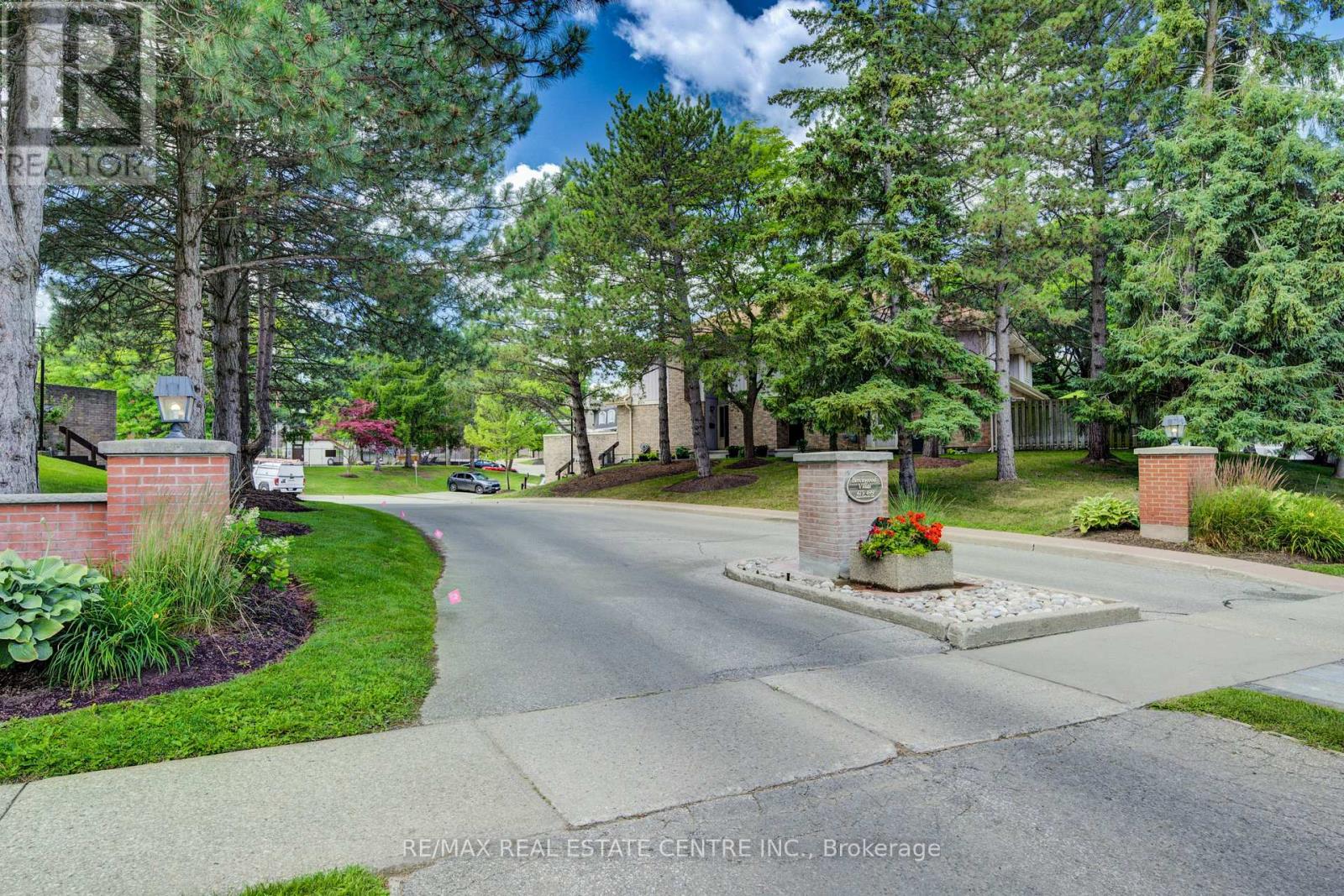 MLS® listing #28865456 for sale located at 4 - 493 BEECHWOOD DRIVE S