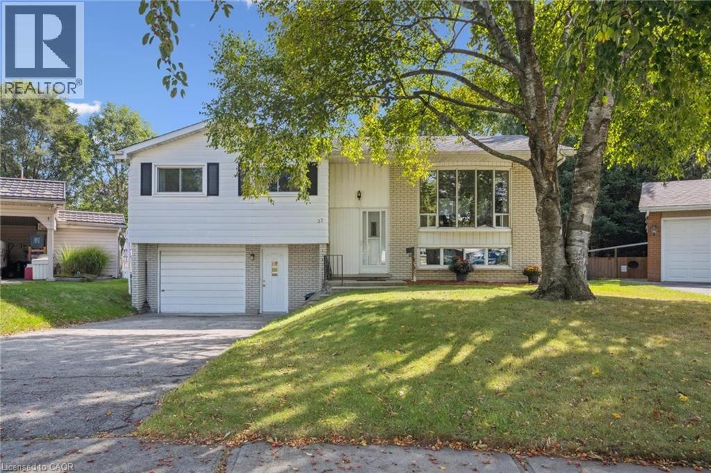 MLS® listing #28868983 for sale located at 32 LAMBERT Place