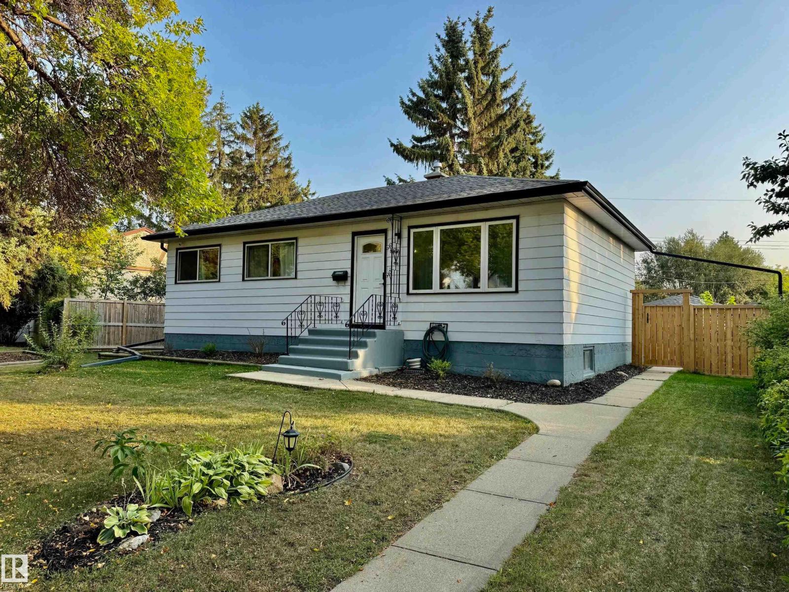MLS® listing #28873434 for sale located at 13811 110A AV NW