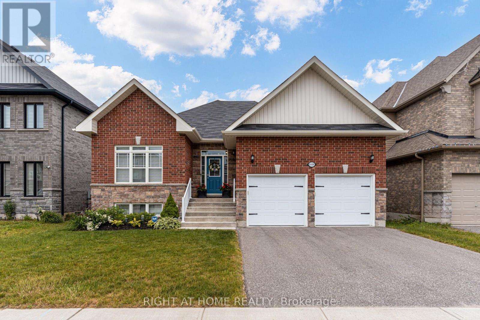 MLS® listing #28873459 for sale located at 3125 MONARCH DRIVE