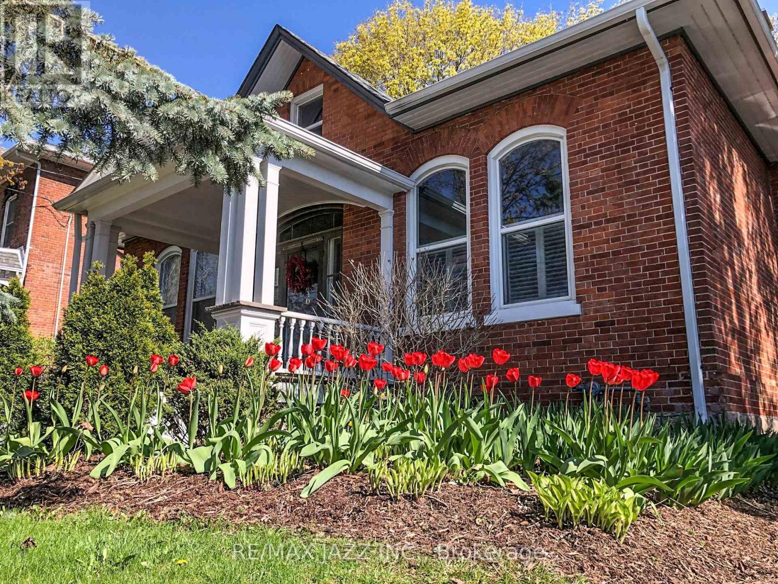 MLS® listing #28873505 for sale located at 76 QUEEN STREET