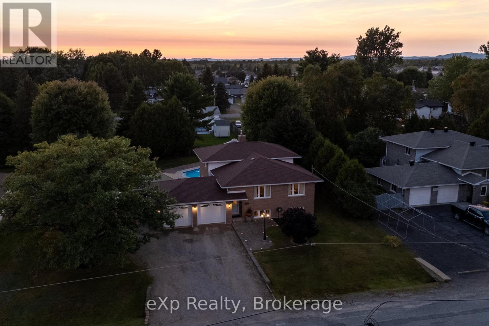 MLS® listing #28874281 for sale located at 4145 FERNAND AVENUE