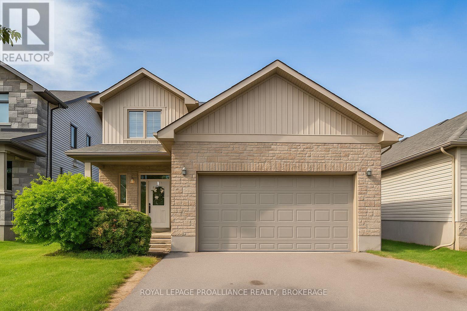 MLS® listing #28874616 for sale located at 121 BLAKELY STREET