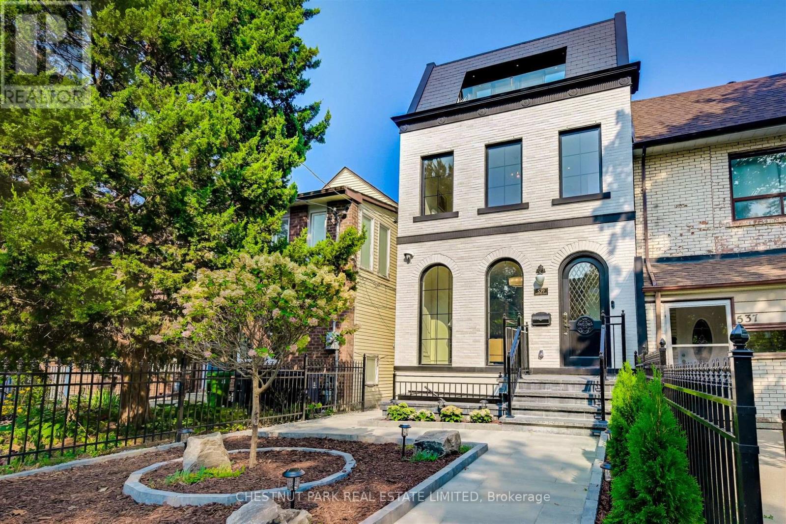 MLS® listing #28877155 for sale located at 539 CRAWFORD STREET