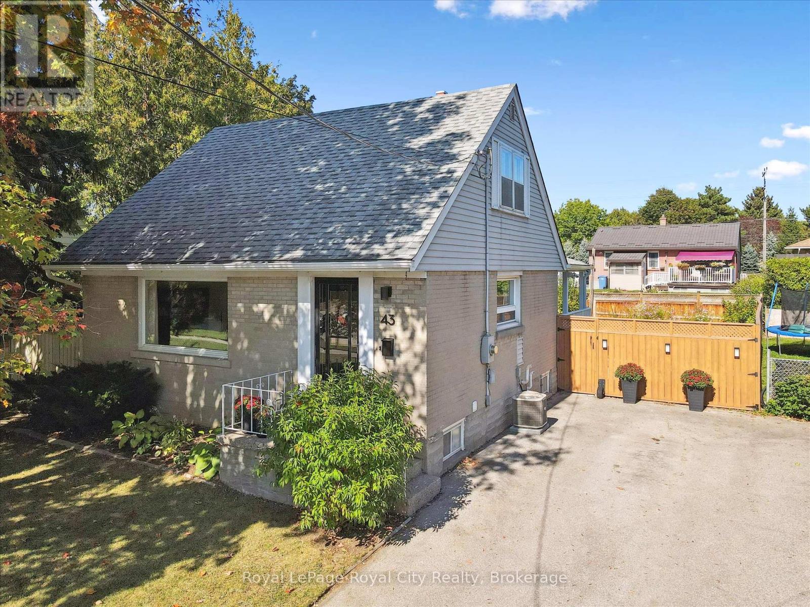 MLS® listing #28879368 for sale located at 43 VANCOUVER DRIVE