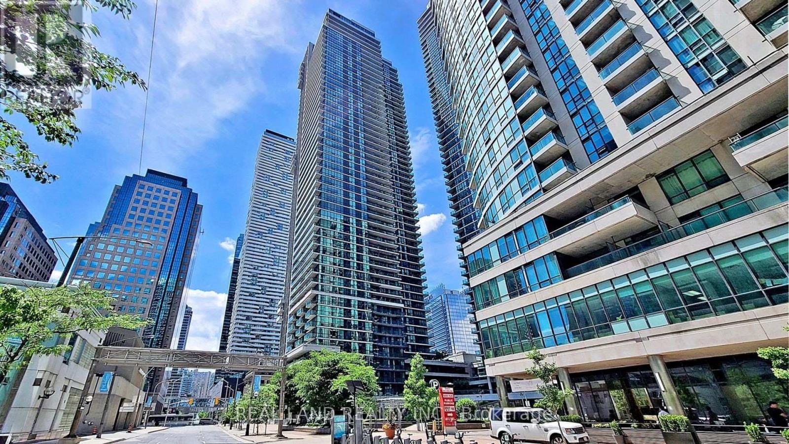 MLS® listing #28879376 for sale located at 1908 - 33 BAY STREET