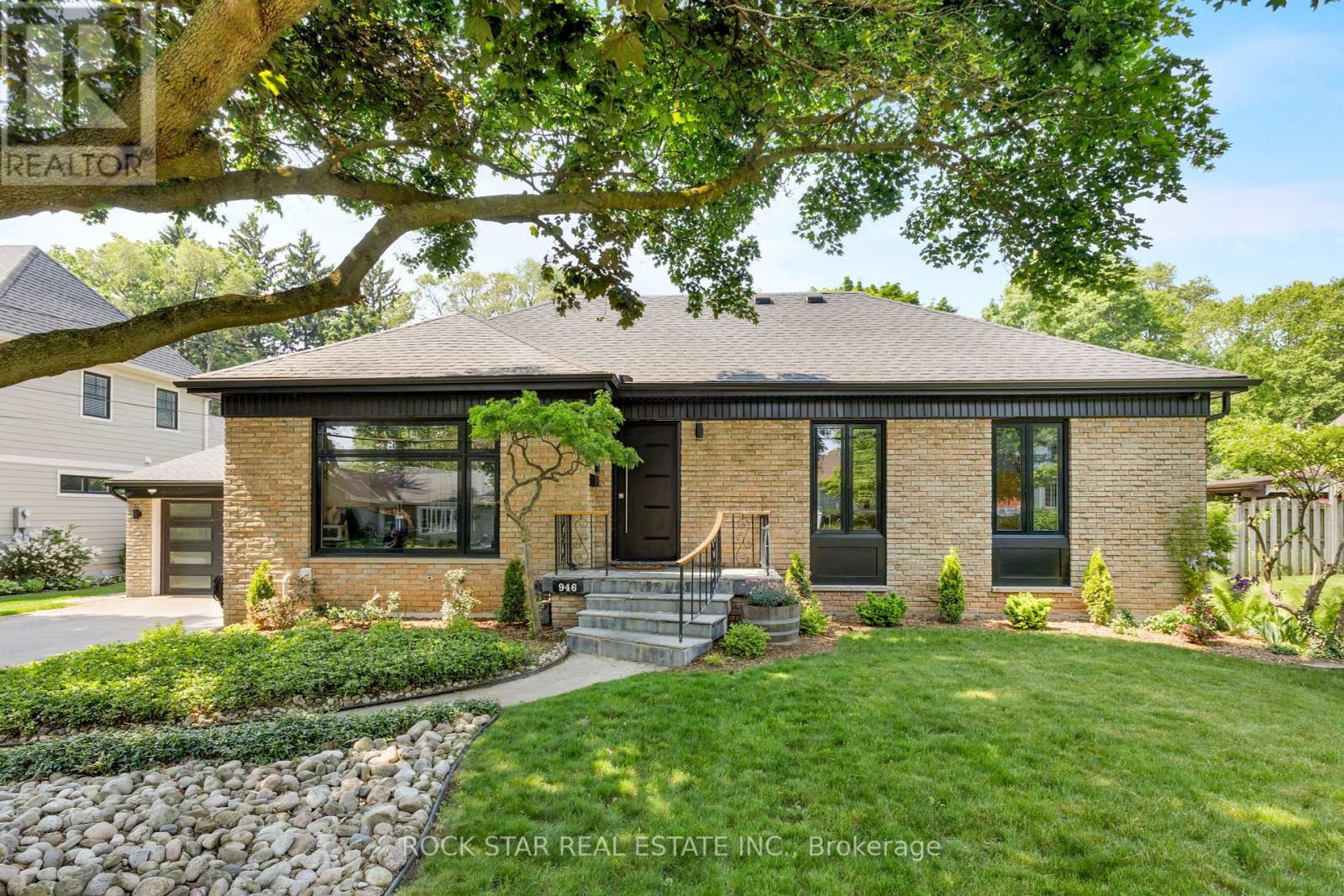 MLS® listing #28879392 for sale located at 946 GLENWOOD AVENUE