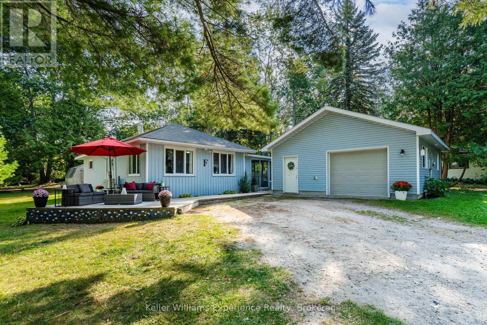 MLS® listing #28879914 for sale located at 727 MCMURTRY ROAD
