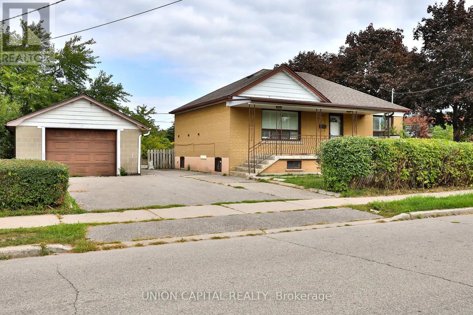 MLS® listing #28901990 for sale located at 38 CLAVER AVENUE