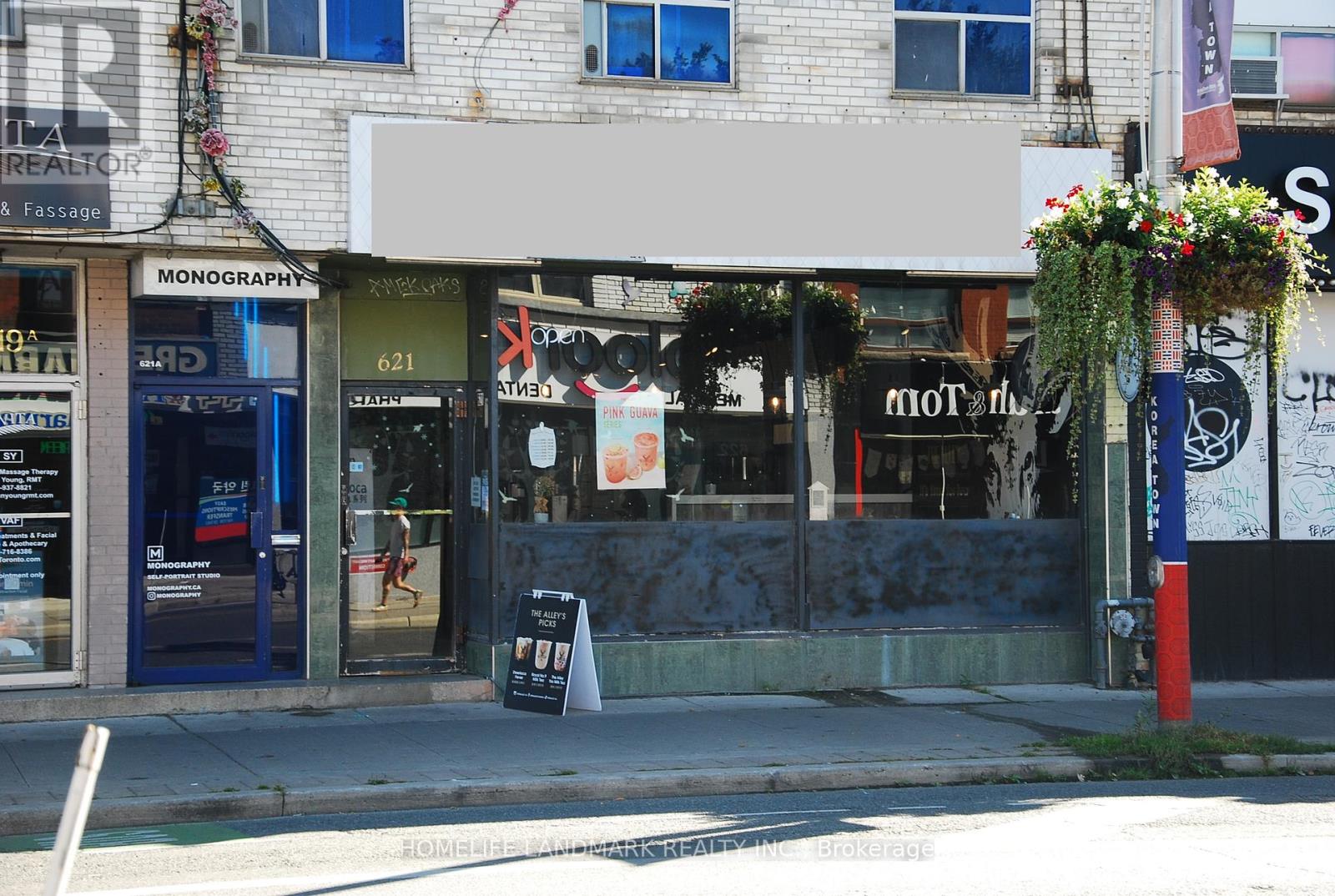 MLS® listing #28904391 for sale located at 621 BLOOR STREET W