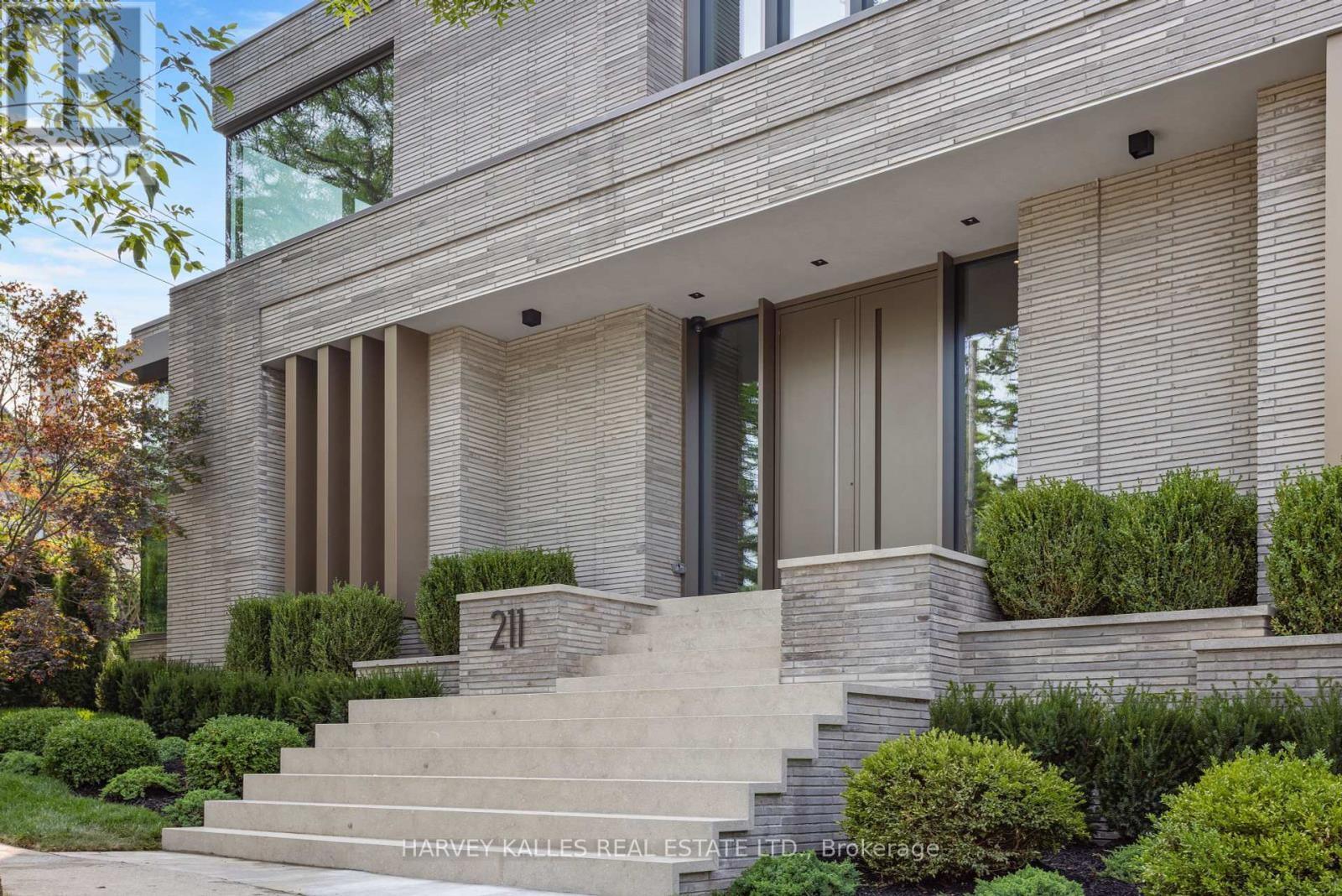 MLS® listing #28908708 for sale located at 211 DUNVEGAN ROAD