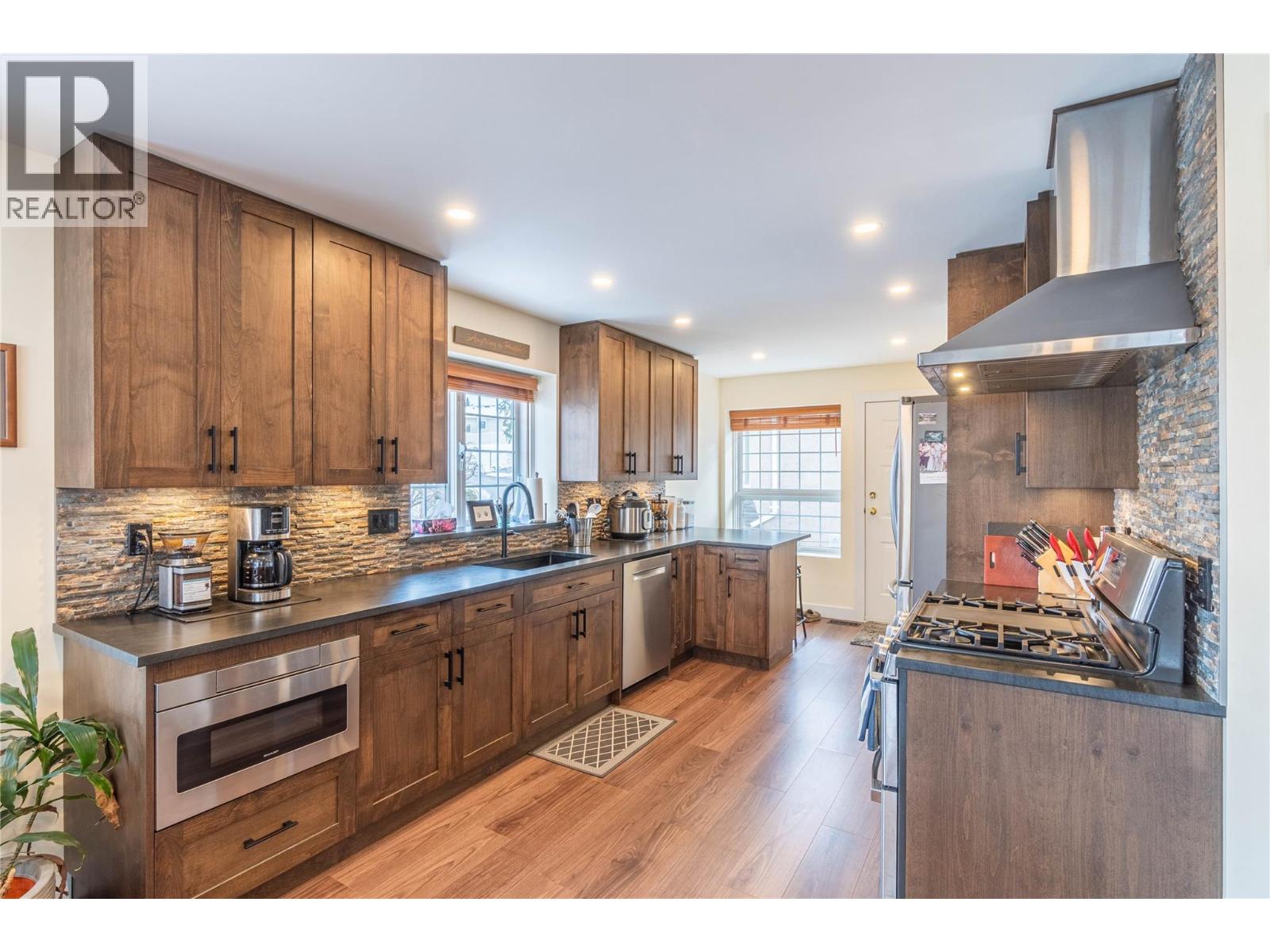 MLS® listing #28912368 for sale located at 2020 Van Horne Drive Unit# 13