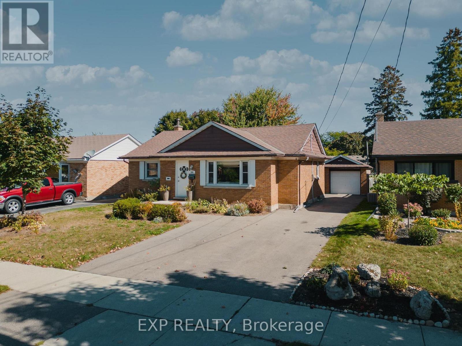 MLS® listing #28913384 for sale located at 300 MELROSE AVENUE