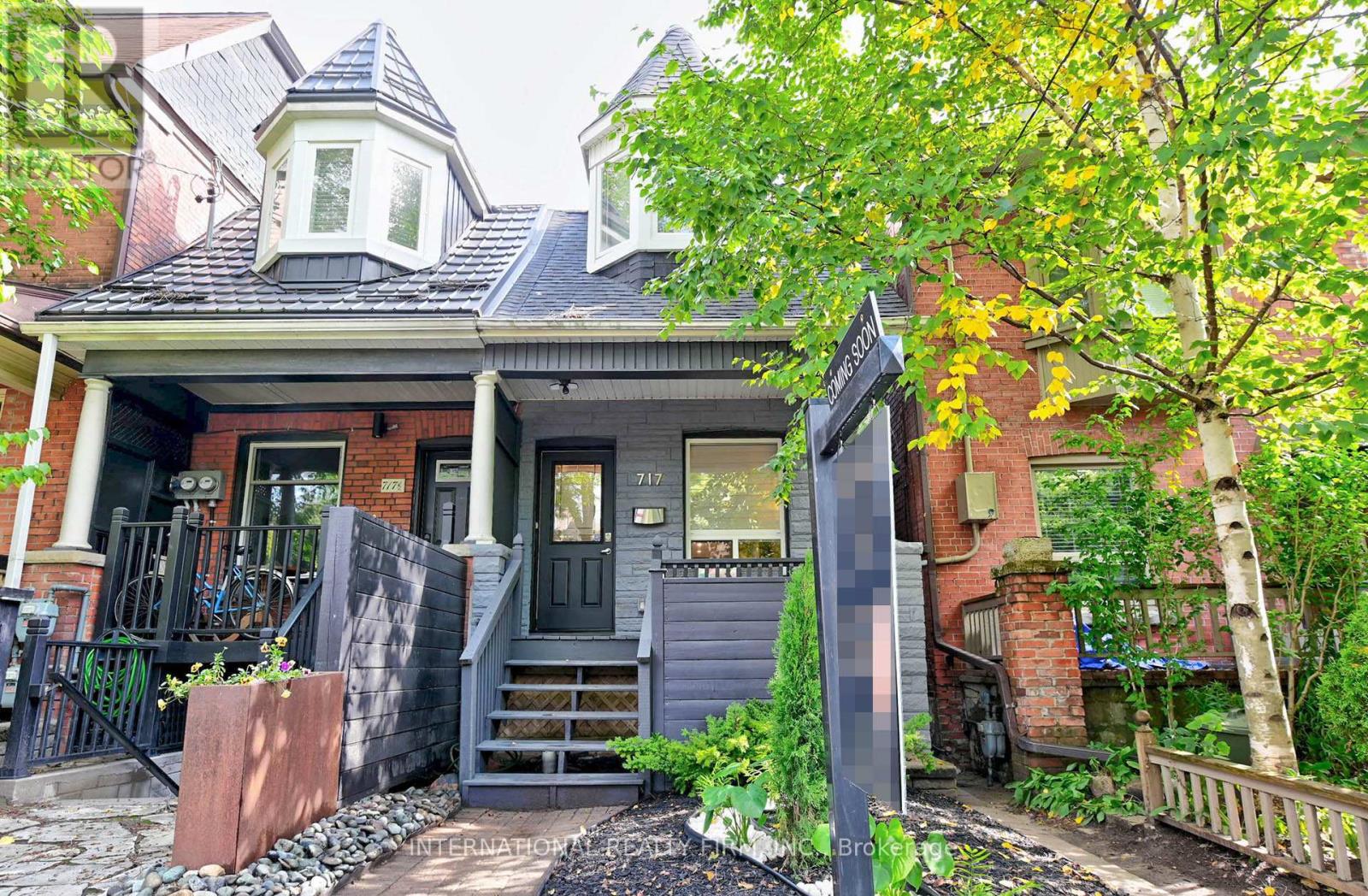 MLS® listing #28920237 for sale located at 717 PALMERSTON AVENUE