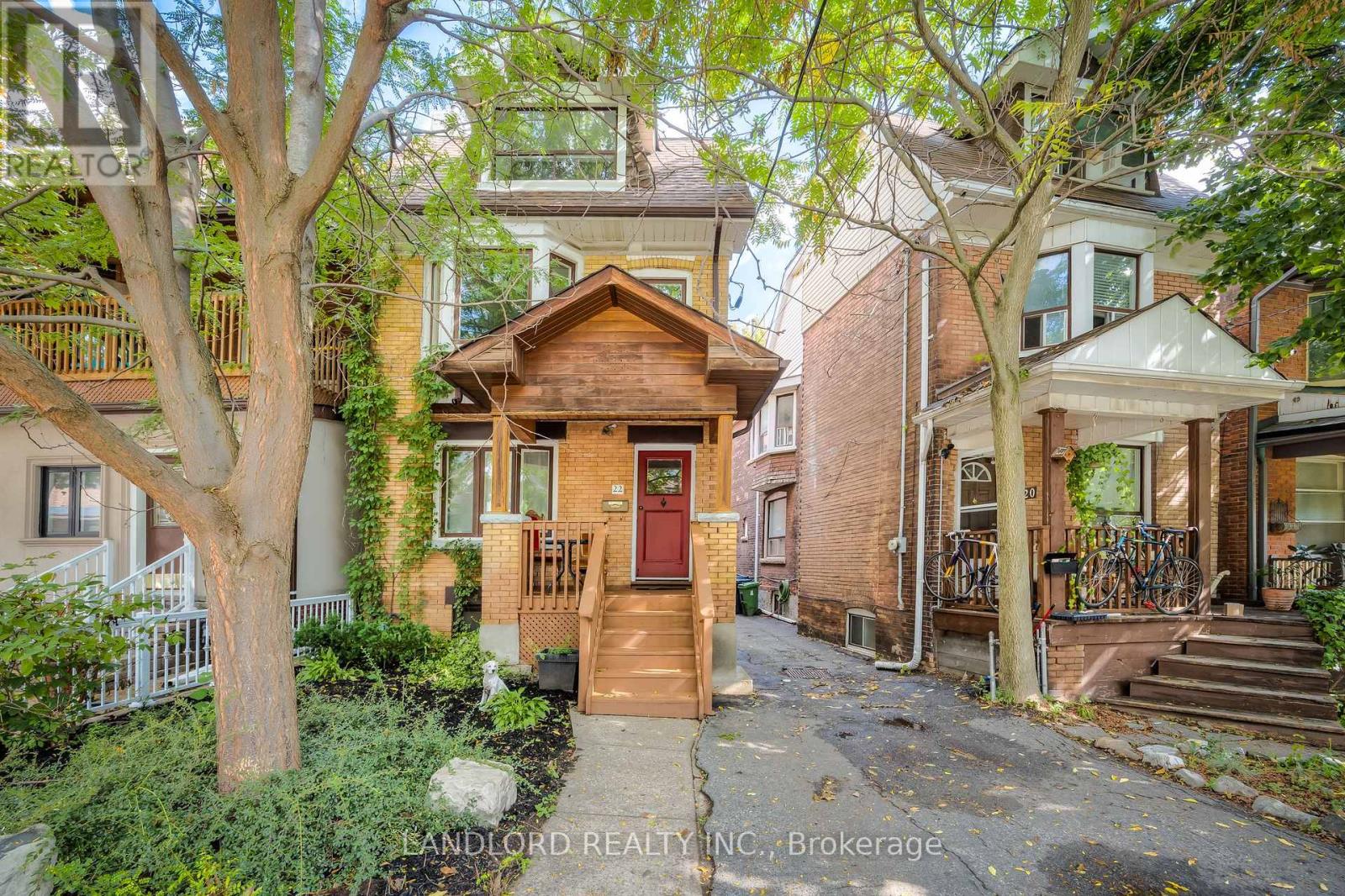 MLS® listing #28921203 for sale located at 22 RUSHOLME PARK CRESCENT