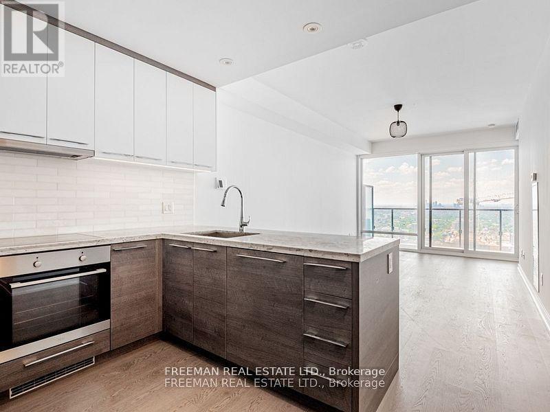 MLS® listing #28923372 for sale located at 2512 - 488 UNIVERSITY AVENUE