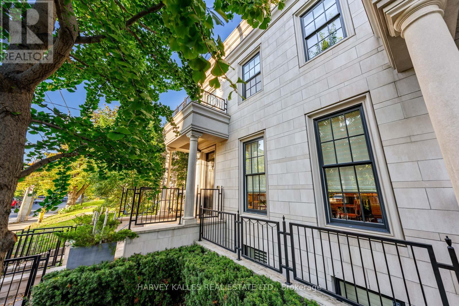 MLS® listing #28924282 for sale located at 1717B BATHURST STREET