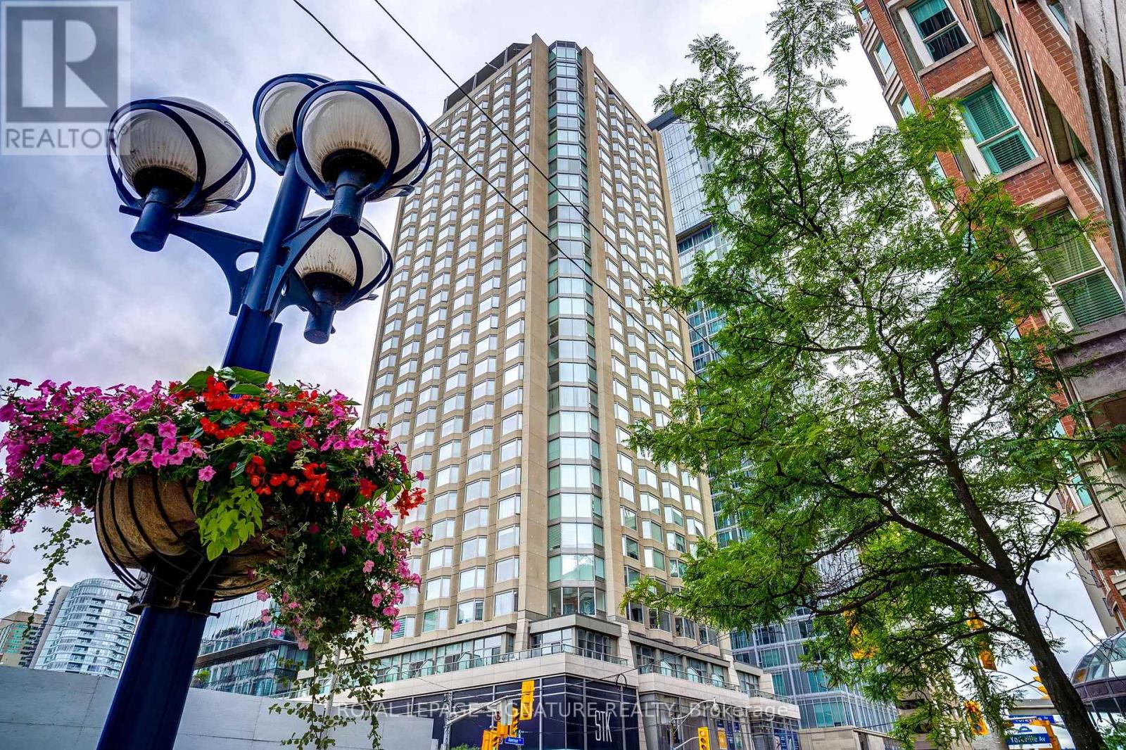 MLS® listing #28926179 for sale located at 1218 - 155 YORKVILLE AVENUE